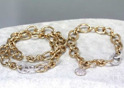 Kettendesigns & Farbsteinarmbänder – moderne Klassiker & markante Akzente